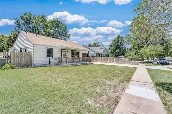 2527 E Sennett St, Wichita, KS 67211