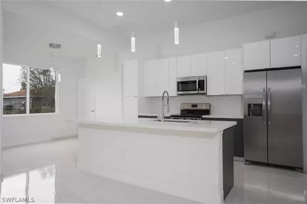 742 Central ST E, Lehigh Acres, FL 33974