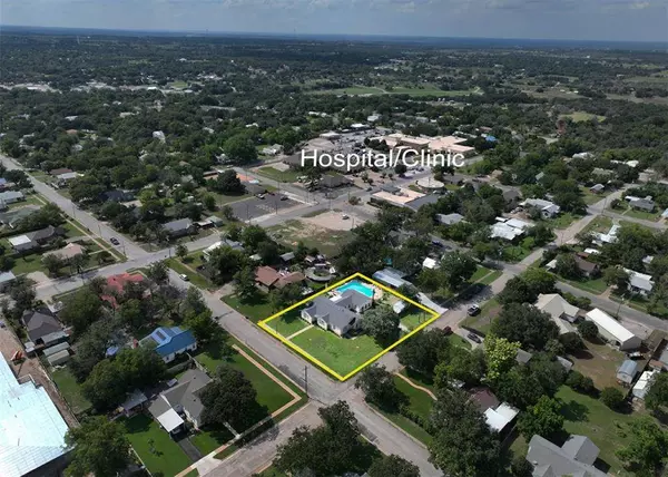 807 E Henry Street, Hamilton, TX 76531