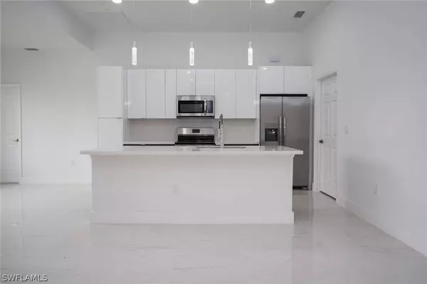 742 Central ST E, Lehigh Acres, FL 33974