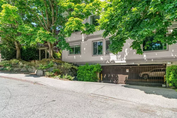 2152 N 112th ST #301, Seattle, WA 98133