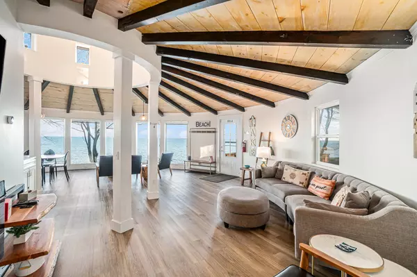 1190 Cherry Drive, South Haven, MI 49090