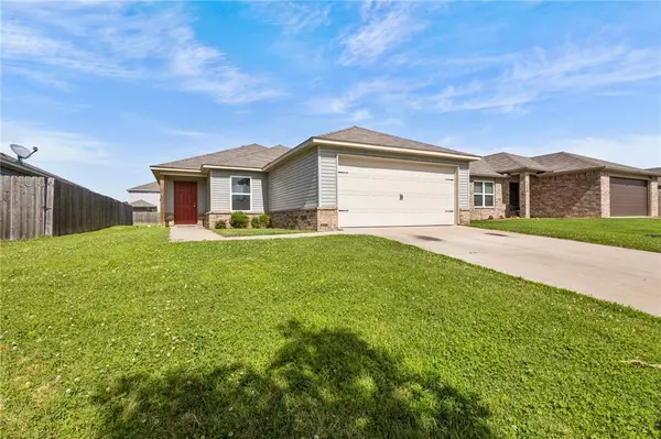 5018 W Claxton Cir, Fayetteville, AR 72704