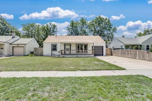 2527 E Sennett St, Wichita, KS 67211