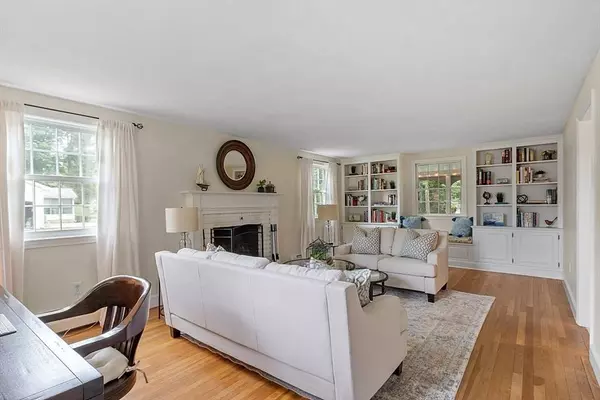 3 Poplar Ter, Andover, MA 01810