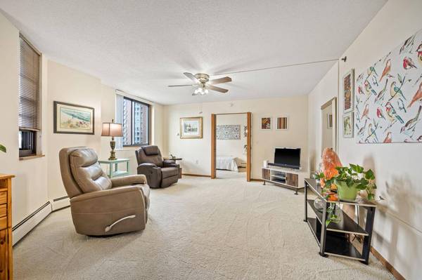 6500 Woodlake DR #504, Richfield, MN 55423