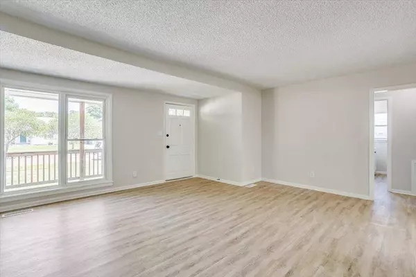 2527 E Sennett St, Wichita, KS 67211