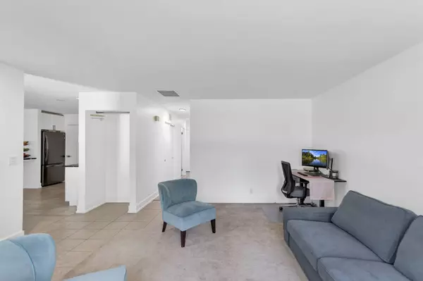 312 Exmoor DR, Streamwood, IL 60107