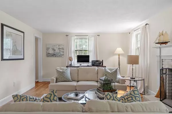 3 Poplar Ter, Andover, MA 01810