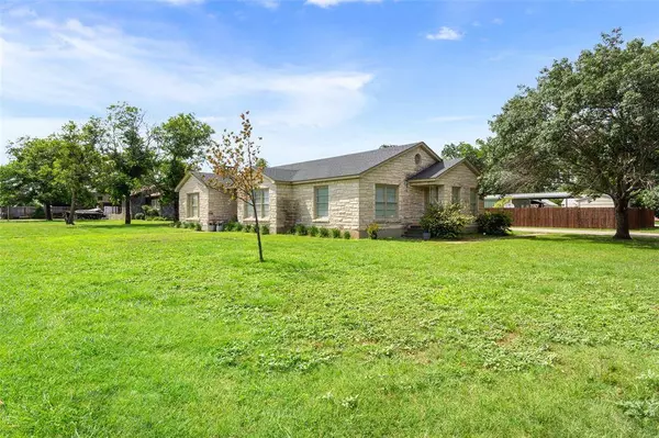 807 E Henry Street, Hamilton, TX 76531