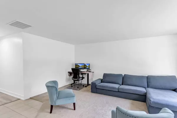 312 Exmoor DR, Streamwood, IL 60107