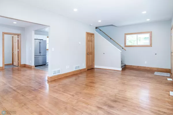 1437 3rd AVE N, Fargo, ND 58102