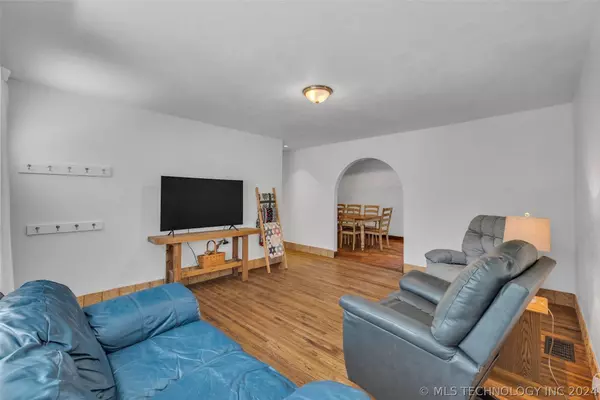 9311 Sahoma Lake RD, Sapulpa, OK 74066