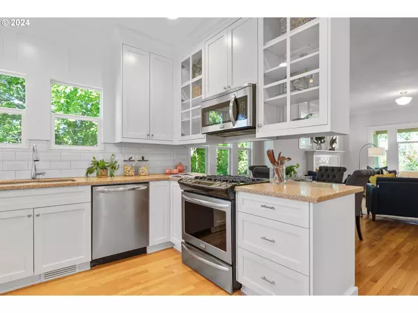 4006 SE LONG ST, Portland, OR 97202