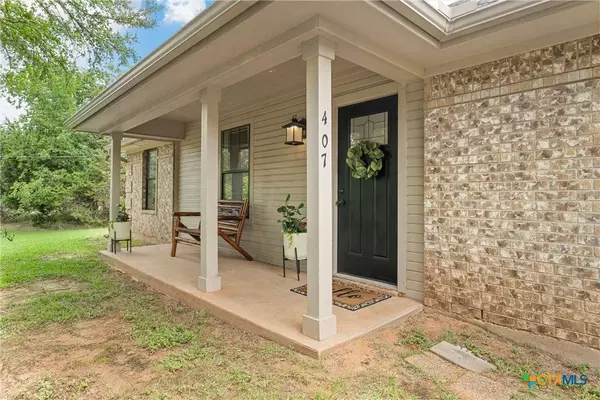 407 Bosque Bend LN, China Spring, TX 76633