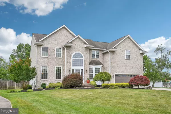 18 TARA DR, Mount Laurel, NJ 08054