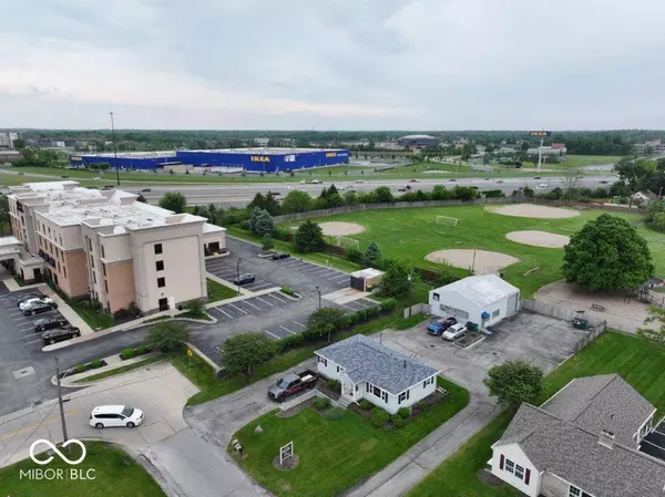 8865 South ST, Fishers, IN 46038