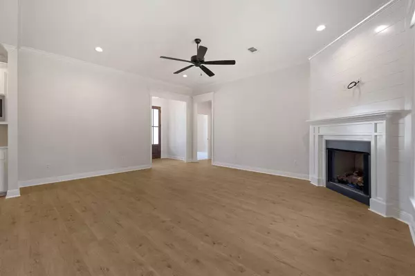 35 Dora Ln, Hattiesburg, MS 39402