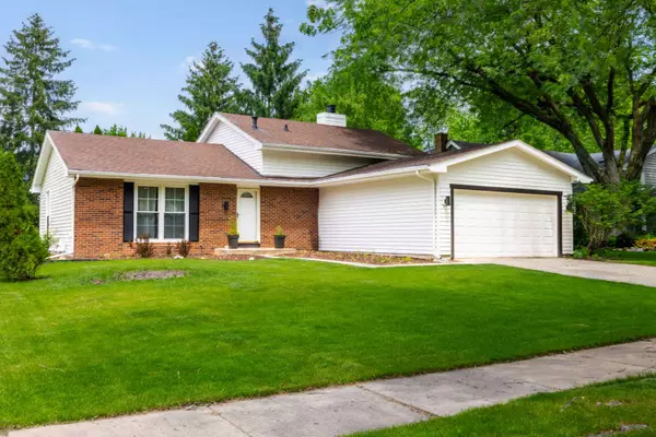 1365 Sunnybrook Drive, Naperville, IL 60540