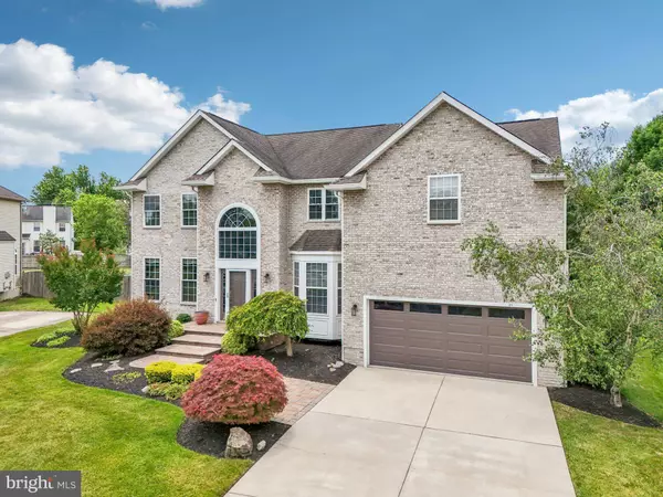 18 TARA DR, Mount Laurel, NJ 08054