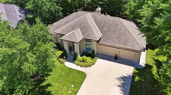 2122 SW Park AVE, Blue Springs, MO 64015