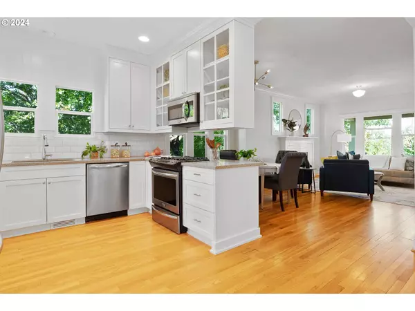 4006 SE LONG ST, Portland, OR 97202