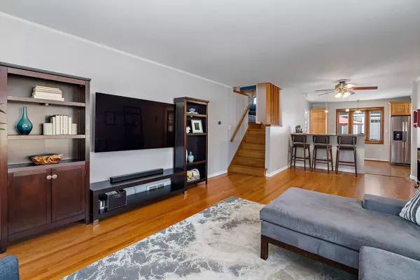 8828 Olcott AVE, Morton Grove, IL 60053