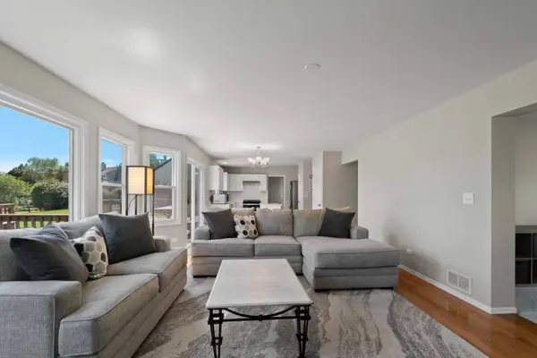 7107 Dada DR, Gurnee, IL 60031