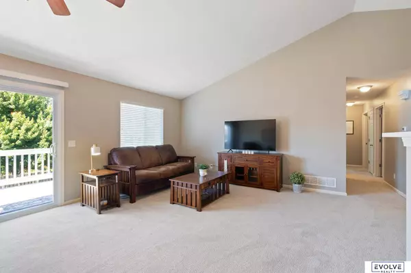 19414 V Street, Omaha, NE 68135