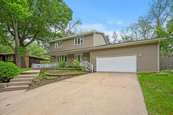 540 Heinel DR, Roseville, MN 55113