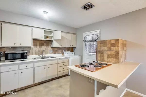 333 N DOBSON Road, Mesa, AZ 85201