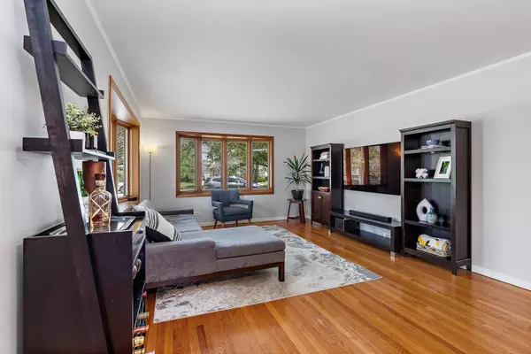 8828 Olcott AVE, Morton Grove, IL 60053