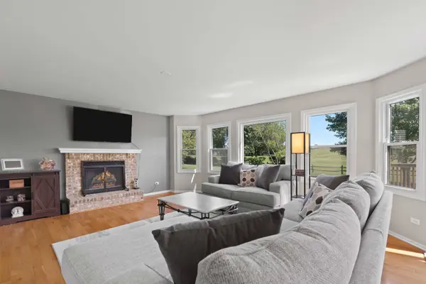 7107 Dada DR, Gurnee, IL 60031