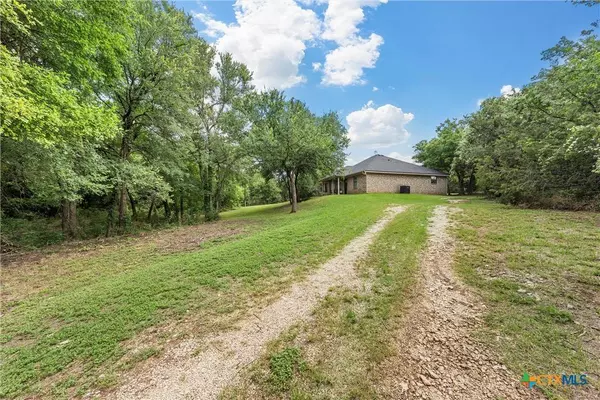 407 Bosque Bend LN, China Spring, TX 76633