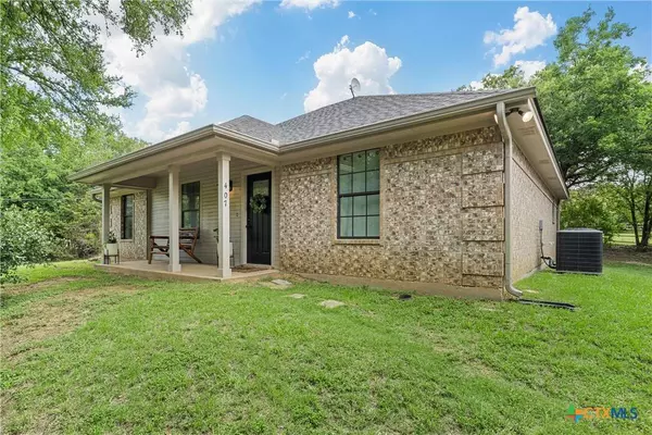407 Bosque Bend LN, China Spring, TX 76633