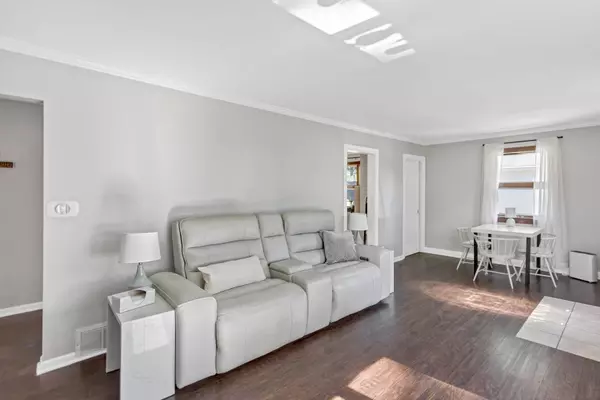 3808 Jay LN, Rolling Meadows, IL 60008