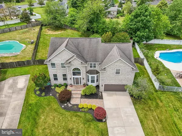 18 TARA DR, Mount Laurel, NJ 08054