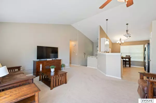 19414 V Street, Omaha, NE 68135