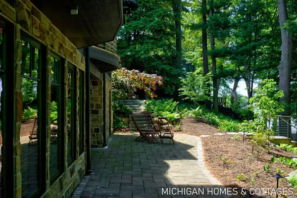 3430 Riverside Drive, Saugatuck, MI 49453