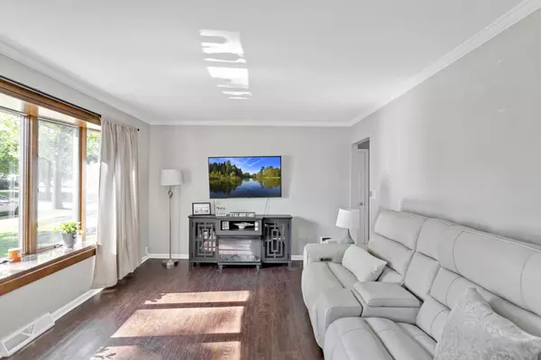 3808 Jay LN, Rolling Meadows, IL 60008