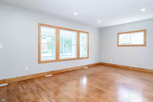 1437 3rd AVE N, Fargo, ND 58102