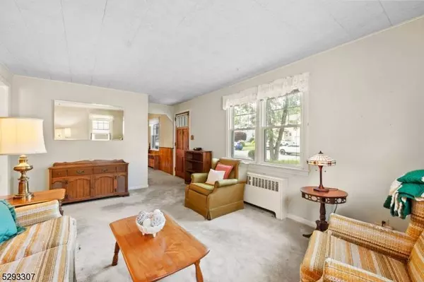 29 Barnida Dr, East Hanover Twp., NJ 07936