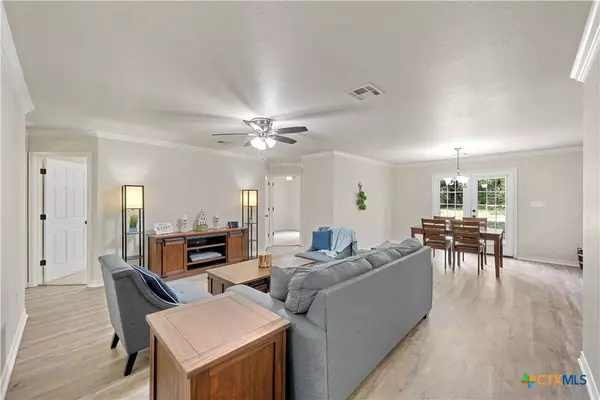 407 Bosque Bend LN, China Spring, TX 76633