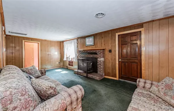 6404 Oak DR, Quinton, VA 23141