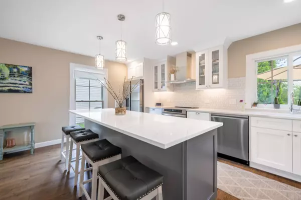 1365 Sunnybrook Drive, Naperville, IL 60540