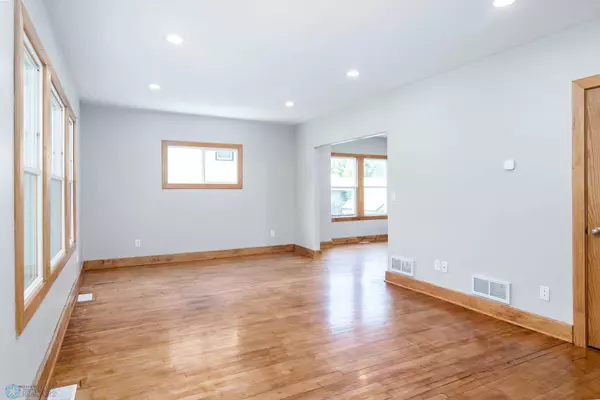 1437 3rd AVE N, Fargo, ND 58102