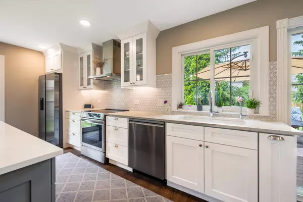 1365 Sunnybrook Drive, Naperville, IL 60540