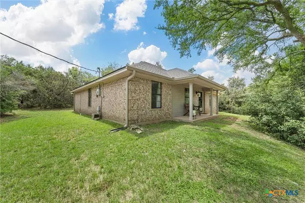 407 Bosque Bend LN, China Spring, TX 76633