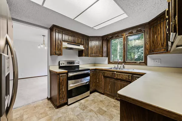 540 Heinel DR, Roseville, MN 55113