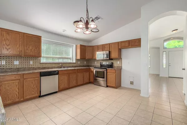 417 E ANGELINE Avenue, San Tan Valley, AZ 85140